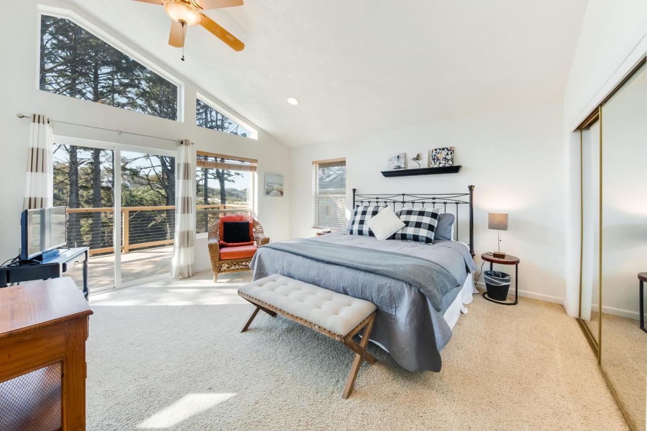 Yaquina Lighthouse View Beach Home Tour de Tour de Newport Extérieur photo
