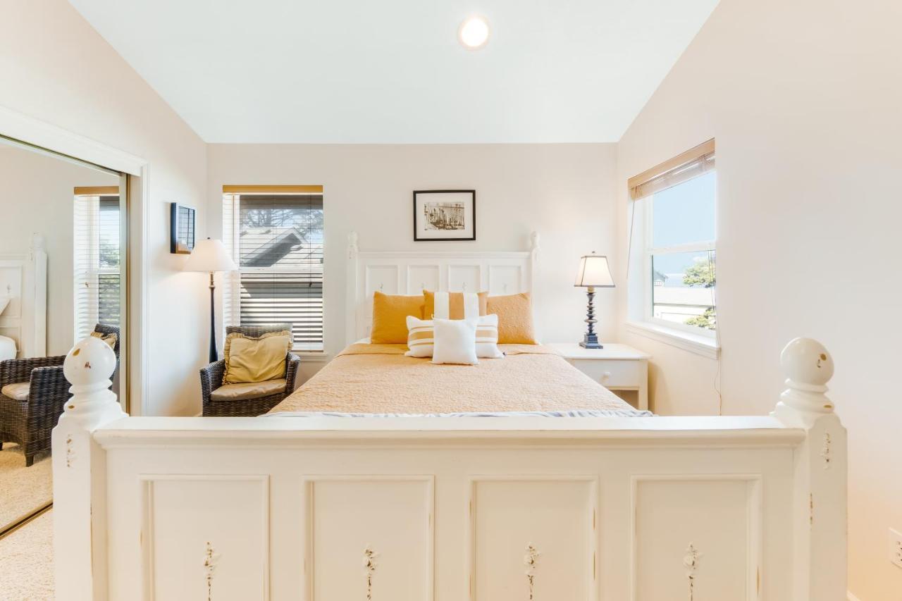 Yaquina Lighthouse View Beach Home Tour de Tour de Newport Extérieur photo