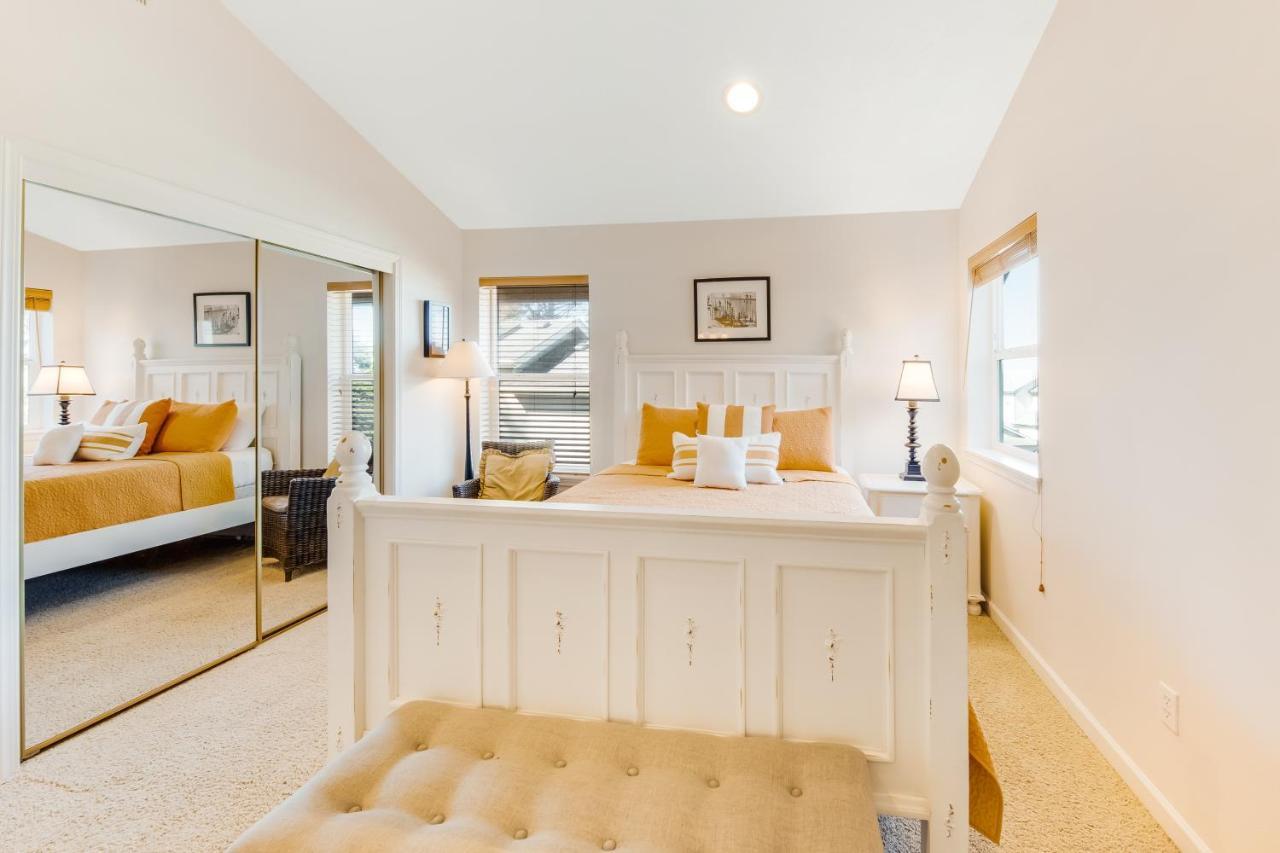 Yaquina Lighthouse View Beach Home Tour de Tour de Newport Extérieur photo
