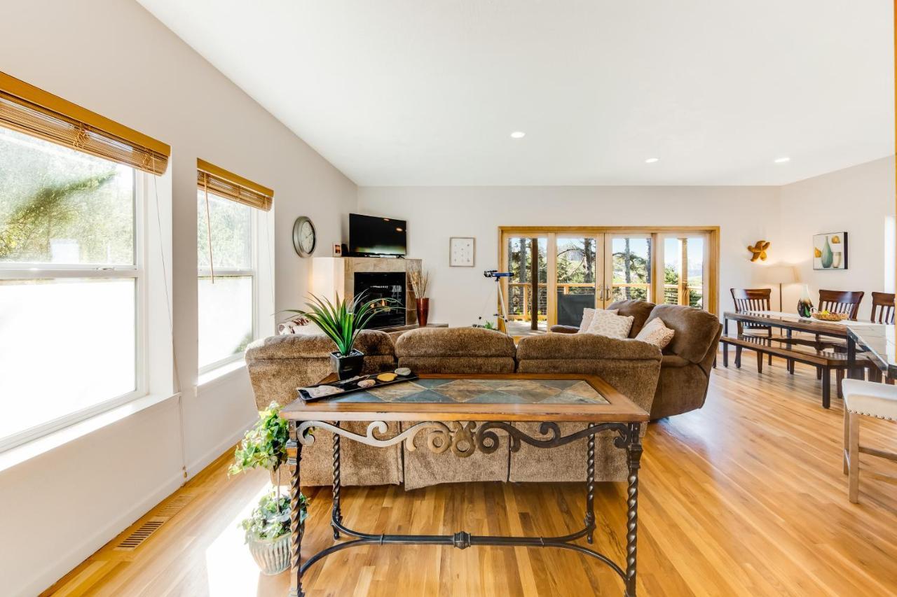 Yaquina Lighthouse View Beach Home Tour de Tour de Newport Extérieur photo