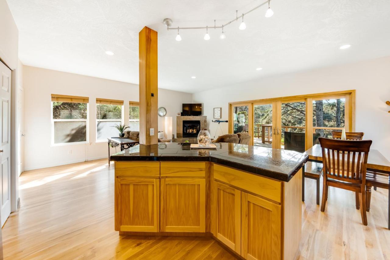 Yaquina Lighthouse View Beach Home Tour de Tour de Newport Extérieur photo