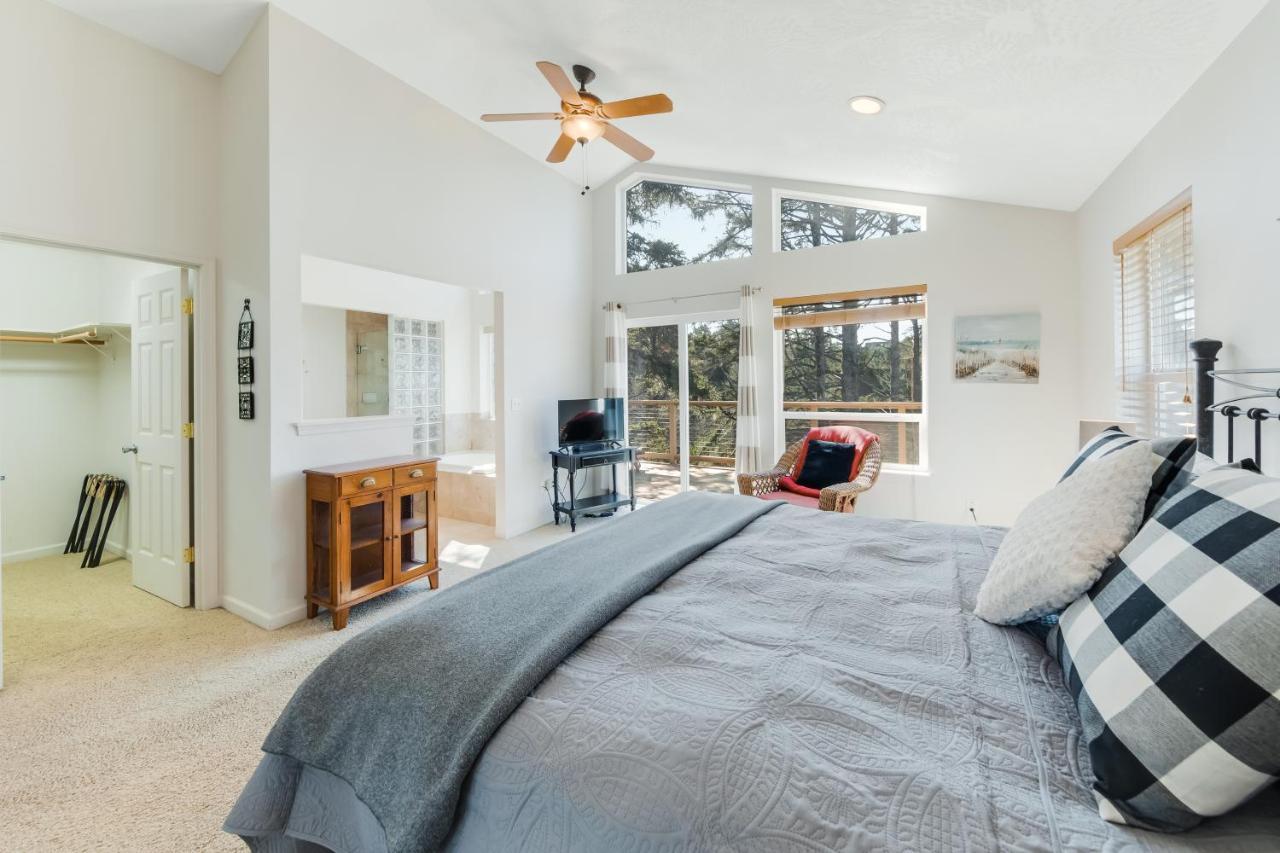 Yaquina Lighthouse View Beach Home Tour de Tour de Newport Extérieur photo